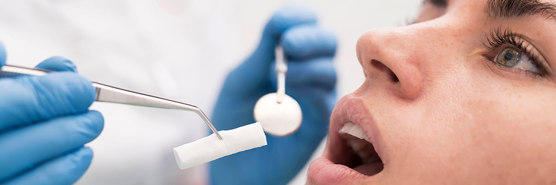 Gesicht eien Patientin während der Behandlung